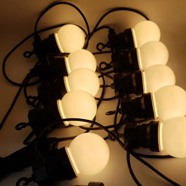 Dây đèn LED G50 loại 20 bóng đục ánh sáng trắng ấm dài 10m